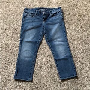American Eagle women’s Artist Crop stretch jeans.